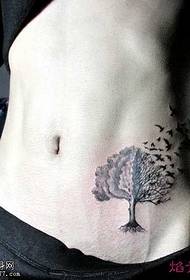 абдоминальное чёрное дерево тату с птицей
