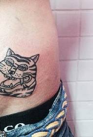 고전적인 가시 고양이 문신 패턴