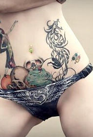 kauneus vyötärö vatsa persoonallisuus sarjakuva tyyli tatuointi