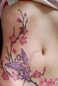 foto di bellezza pancia prugna farfalla tatuaggio