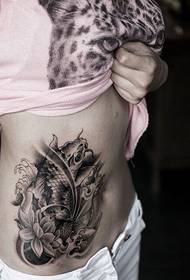 modello tradizionale del tatuaggio di prepotente della vita del calamaro