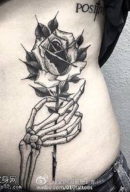 腹部手骨玫瑰纹身图案