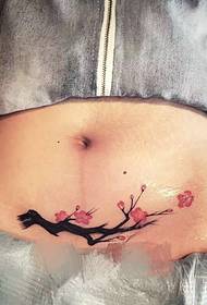 un tatuaggio del tatuaggio della prugna della pancia adatto a mamma calda