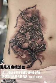 Modello di tatuaggio arciere addominale