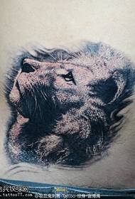 kijk omhoog en blijf leeuwenkoning tattoo-patroon