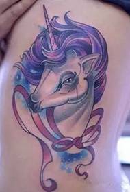 Ferjit de tatoeaazje fan ien beest unicorn