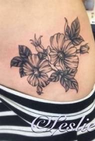 Bauch Tattoo Mädchen Bauch schwarz Blume Tattoo Bild