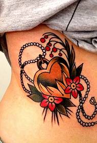 geniet van het taille liefdes tattoo patroon