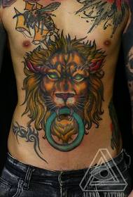 Bewaken van het veilige Lion King-tattoo-patroon