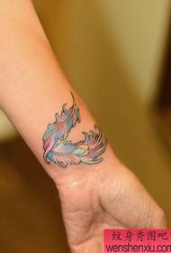 La imatge del tatuatge va recomanar un model de tatuatge amb ploma de turmell