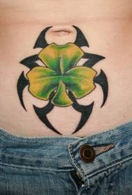 čierny kmeň symbol so vzorom tetovania ďateliny