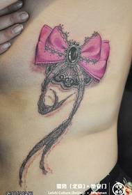 ຮູບແບບ tattoo bow ສີບົວທີ່ສວຍງາມ