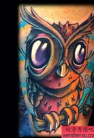 Татуировка шоу бар препоръча модел на татуировка сова цвят на ръката