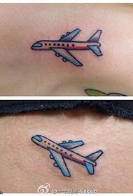 patrón de tatuaje de avión abdominal