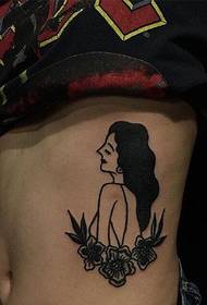 modello di tatuaggio lato bellezza addominale
