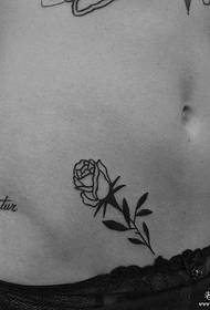 едноставна линија на тетоважа со розови розови