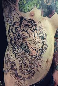 motif de tatouage tigre ligne abdominale