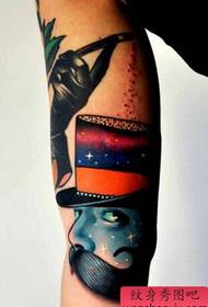 un tatuaggio all'interno del grande braccio 28181-?
