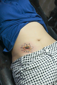 Bauch frësch kleng Lotus Taille Tattoo Muster