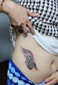 ženské břicho totem tetování vzor