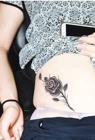 美女腹部神秘黑白玫瑰纹身图案