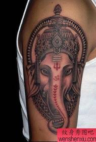 L'immagine dello spettacolo di tatuaggi ha raccomandato un grande modello di tatuaggio del dio dell'elefante del braccio
