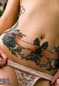 trbušni cvijet vinove loze tetovaža uzorak