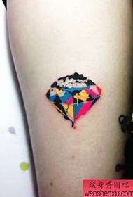 Tattoo House rekommenderar ett färgstarkt tatueringsmönster för diamanter