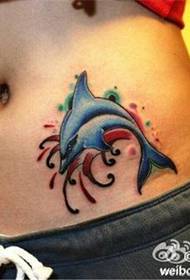 Belly modeli i tatuazheve të balenave me ngjyra