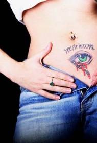 model de tatuaj al ochilor sângerați abdomen