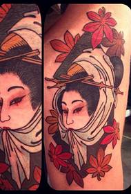 Tatuaje clásico de cintura y abdomen