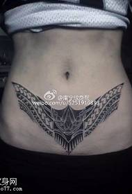 model de tatuaj cu liliac abdominal