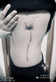 cvjetni uzorak tetovaže trbuha