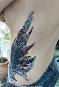 Pekný chladný krídla tetovanie vzor