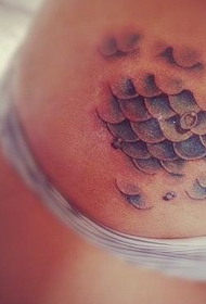 tatuagem de escala de peixe sexy barriga