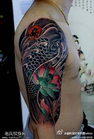 carpa de brazo, patrón de tatuaxe tradicional