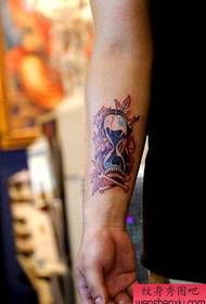 Бари нишондиҳандаи Tattoo намоиши рангини часпакҳои классикиро тавсия додааст