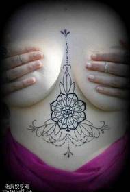 abdomen hermosa flor vid tatuaje patrón
