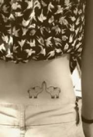 piccolo tatuaggio del ventre carino