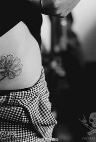 modèle de tatouage de fleur d'abdomen