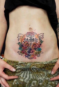 tetovaža lubanje ženskog trbuha