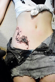Најатрактивната тетоважа на убавината на абдоменот