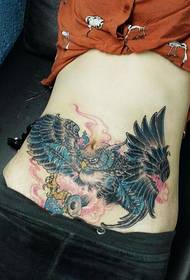 vēdera krāsas ērgļa tetovējuma modelis