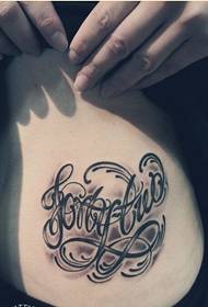 immagine del modello del tatuaggio dello scoiattolo grazioso dell'addome femminile di modo