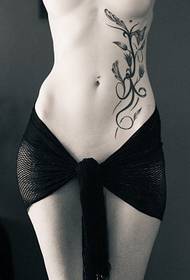 mergaičių pilvo asmenybės gėlių vynuogių tatuiruotė