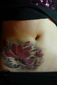immagine del tatuaggio del loto dell'addome di bellezza classica popolare