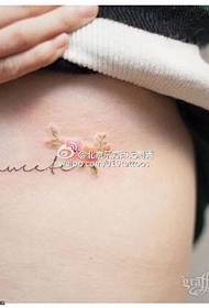 modello di tatuaggio addome fiore fresco