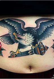 abdomen old school eagle dolk blomster tatoveringsmønster