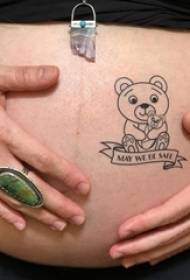 meisjes buik zwarte geometrische eenvoudige lijnen Engels en cartoon beer tattoo foto's