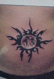 малюнак татуіроўкі татэма на жываце сонца